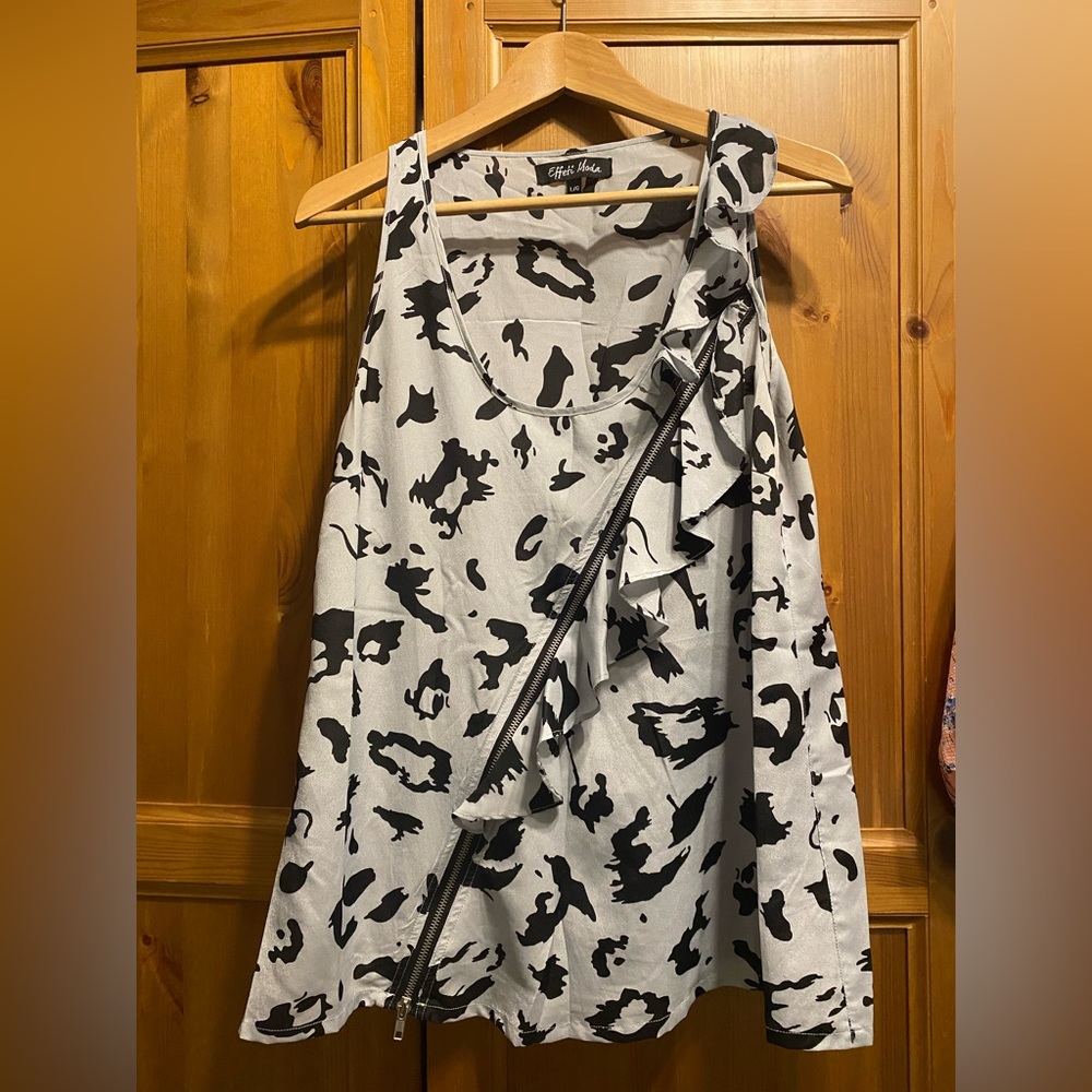 Sleeveless Animal Print Blouse with Slanted Zippper